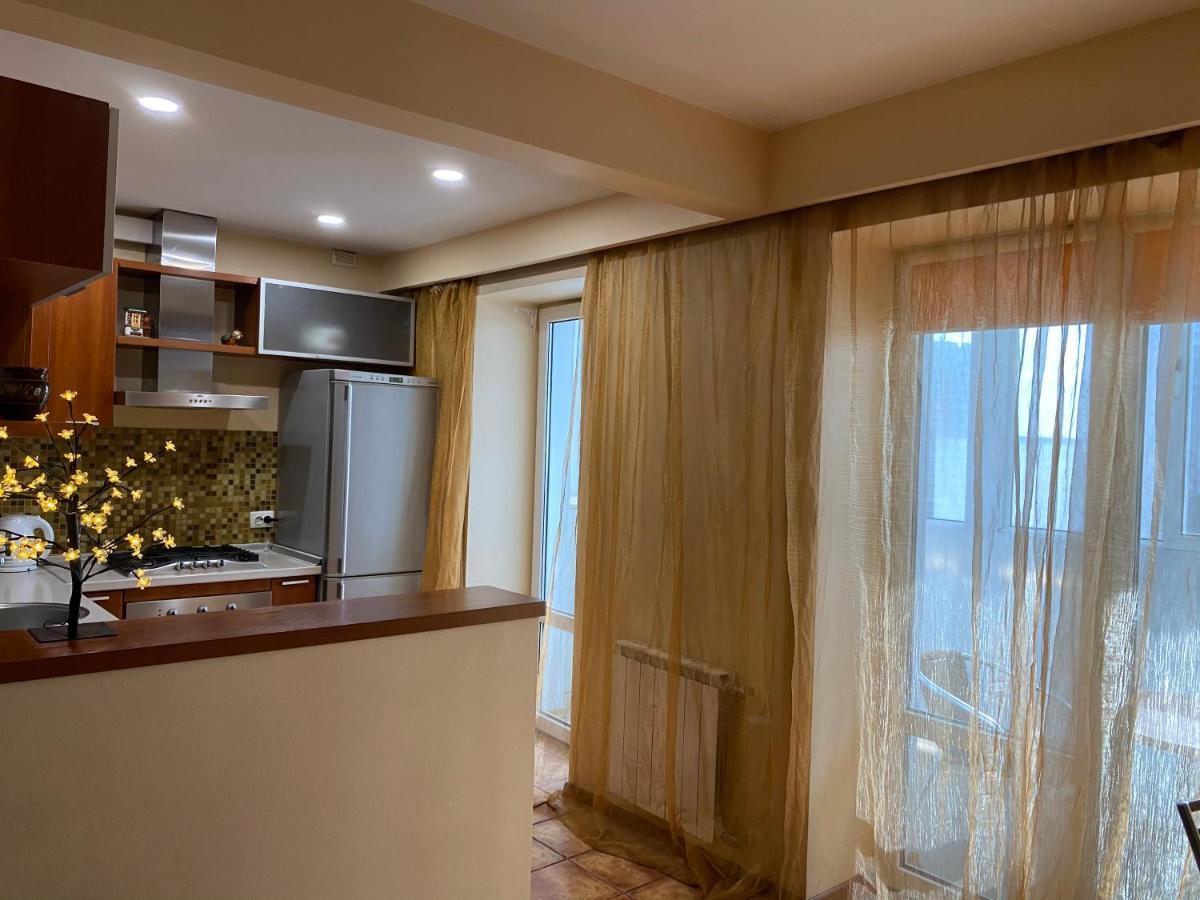 Modern Apartment With Panoramic View Near Metro 23August Kharkov Ngoại thất bức ảnh